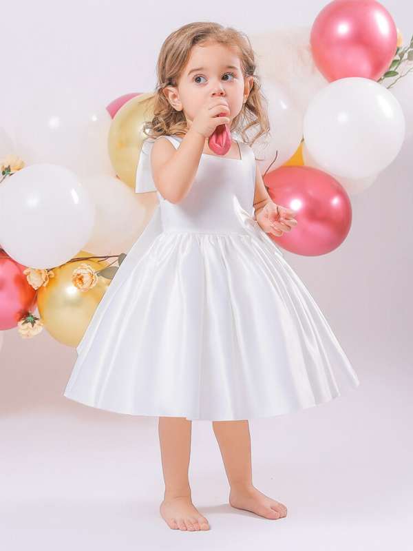 White sleeveless dress 2025