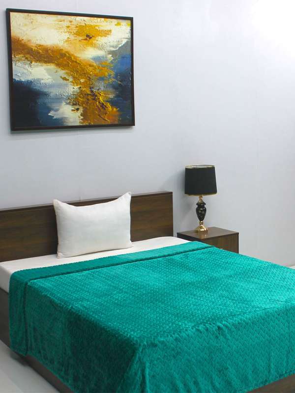 Bombay dyeing blankets online shopping clearance