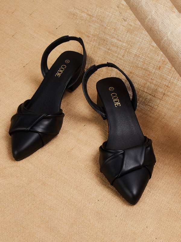 Pointed sandals flat deals