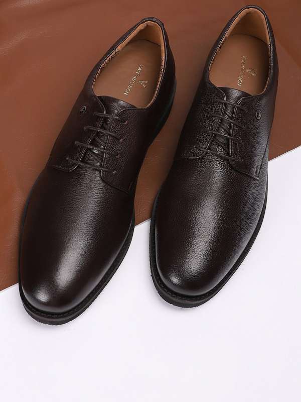 Van heusen outlet shoes myntra
