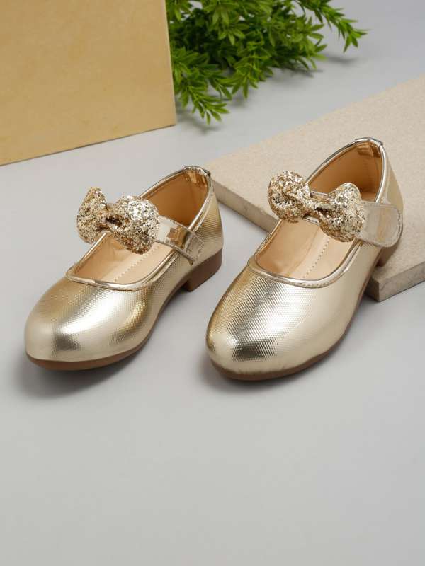 Girls deals gold shoes