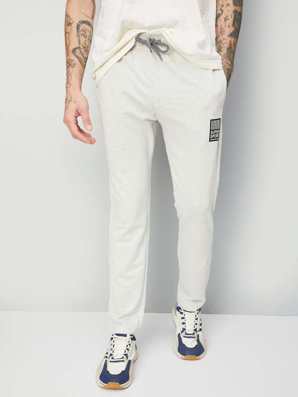 Track pants in max store
