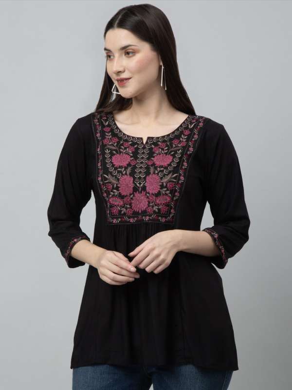 Harpa Black Top with Floral Embroidery