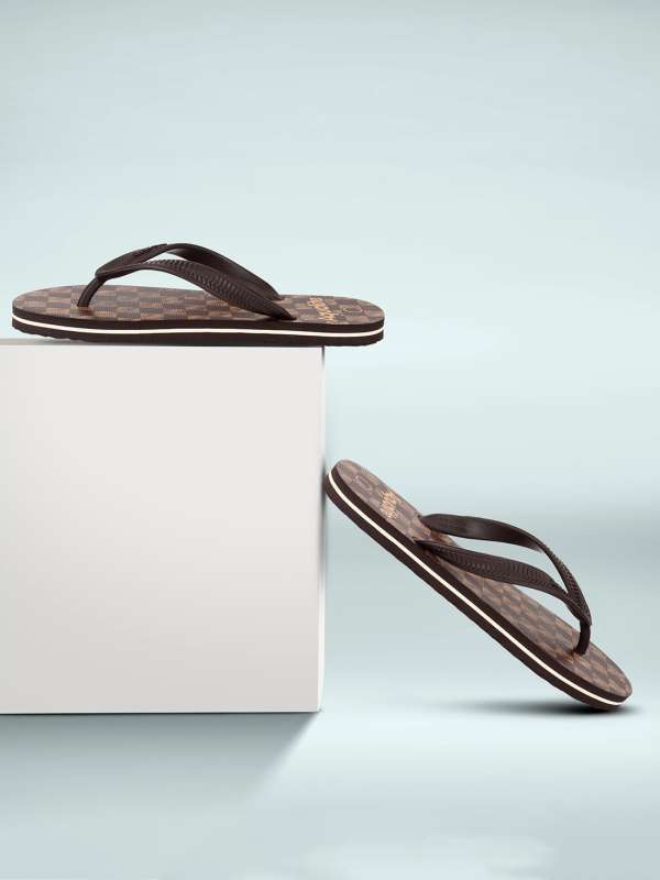 Nautica flip flops hotsell mens