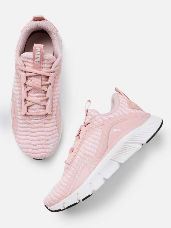 Peach color pumas outlet