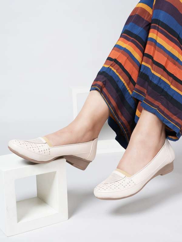 Buy Flat Shoes for Women Online at Best Prices - Westside