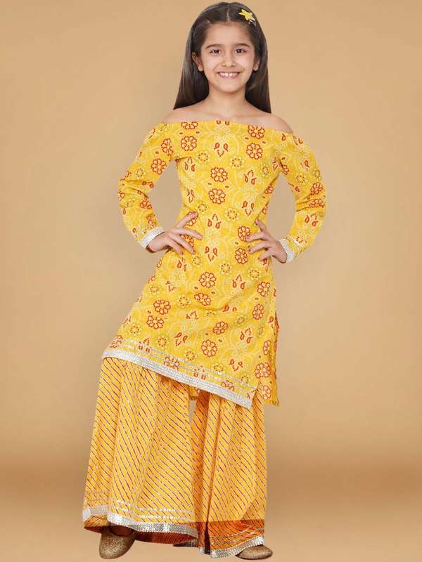 Off shoulder hotsell suits online