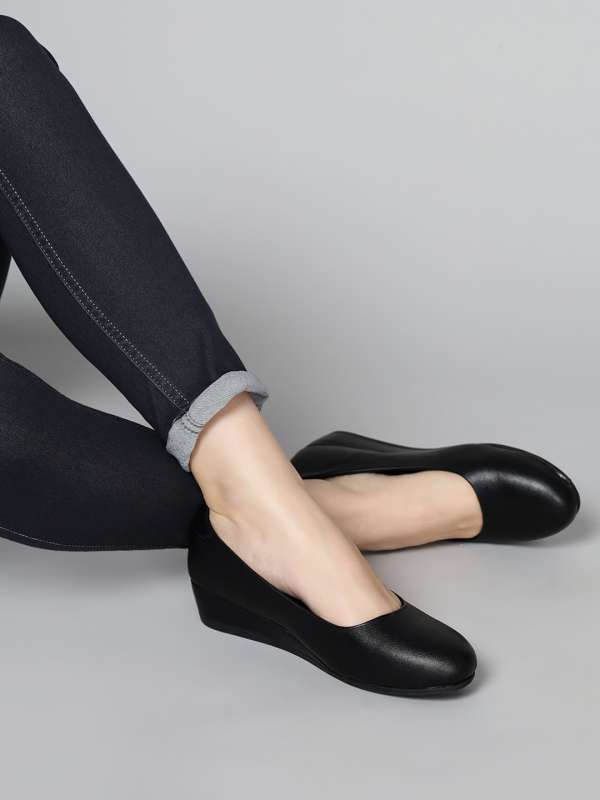 Black best sale flat wedges