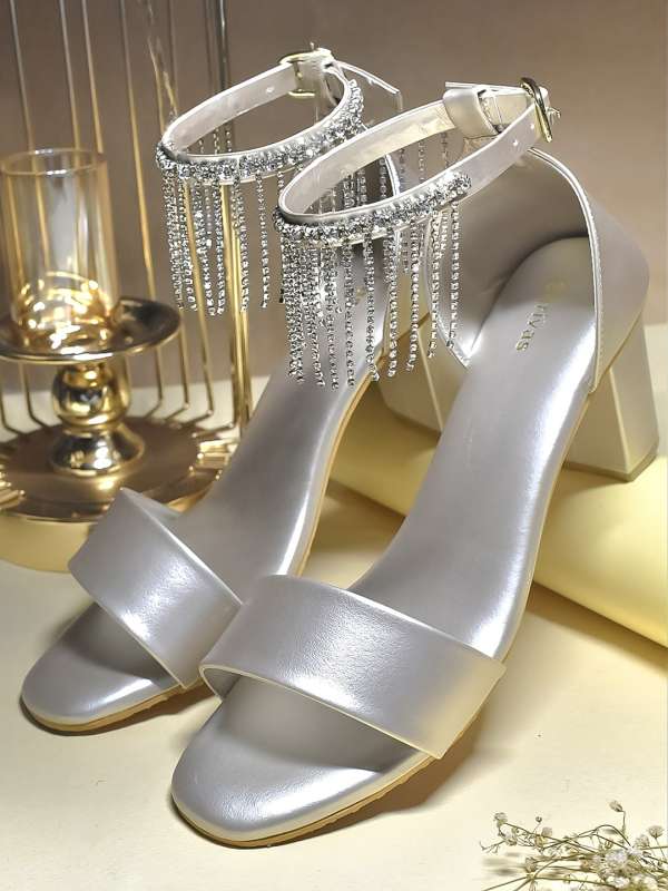 Toe holder sandals top