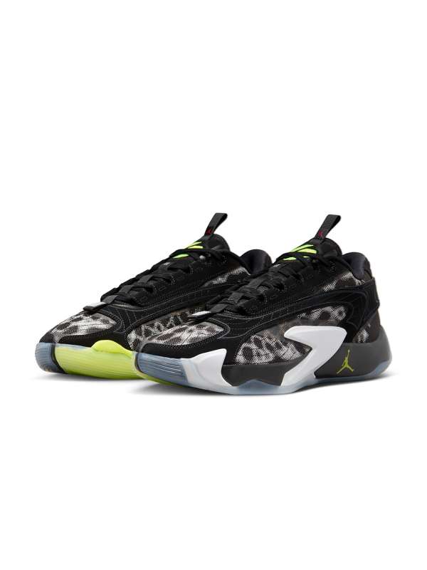 Nike basketball shoes below 3000 deals