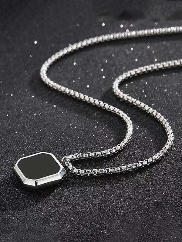 Mens locket store chain
