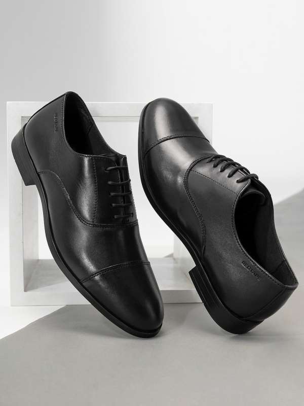 Red tape formal hotsell shoes lowest price