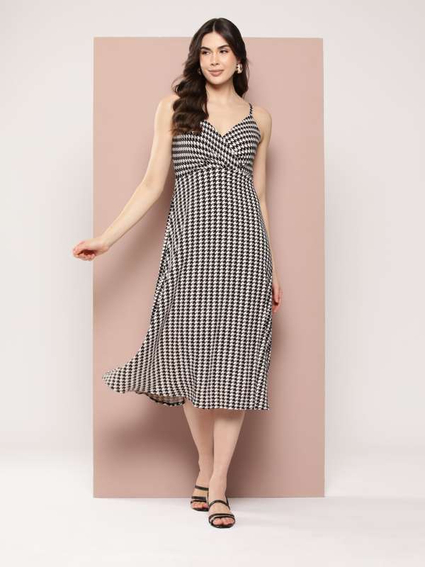 Black and White Houndstooth Midi Dress with Peter Pan Collar | Fitted Style