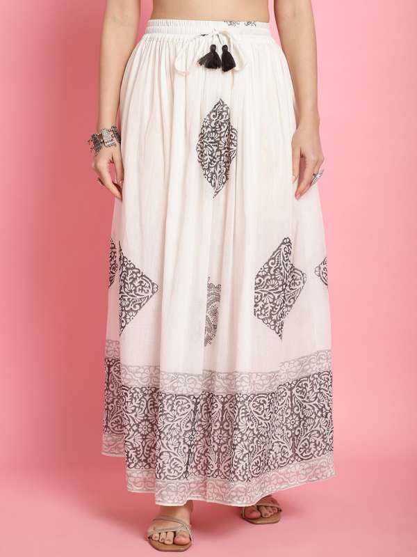Long skirt with deals crop top myntra