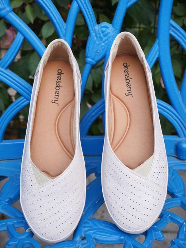 Cream ballerina shoes online
