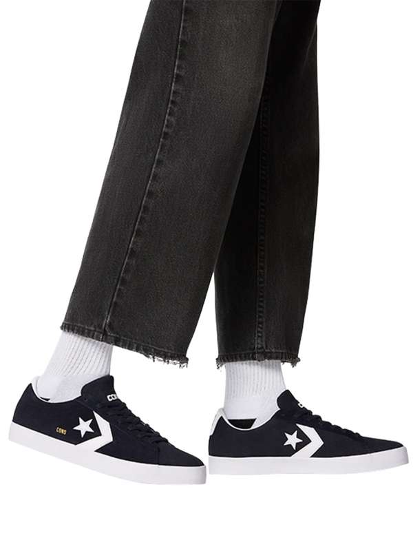 Converse courtlandt on feet top