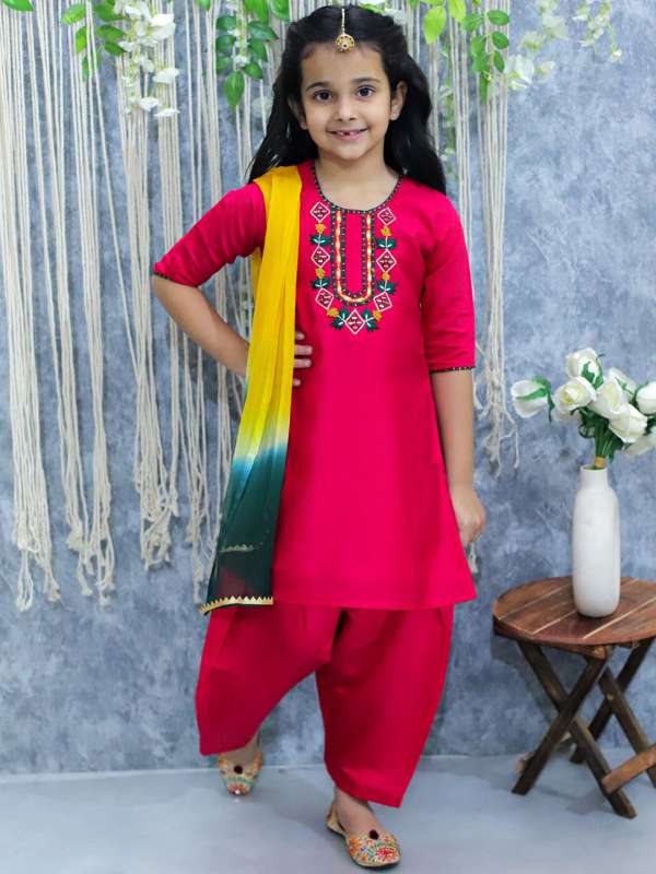 Sandals for salwar hotsell suits