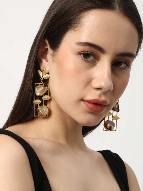 Hot S Of Bollywood Actress In Santana Calender Lip Gloss Earrings Buy Hot S Of Bollywood Actress In Santana Calender Lip Gloss Earrings online in India