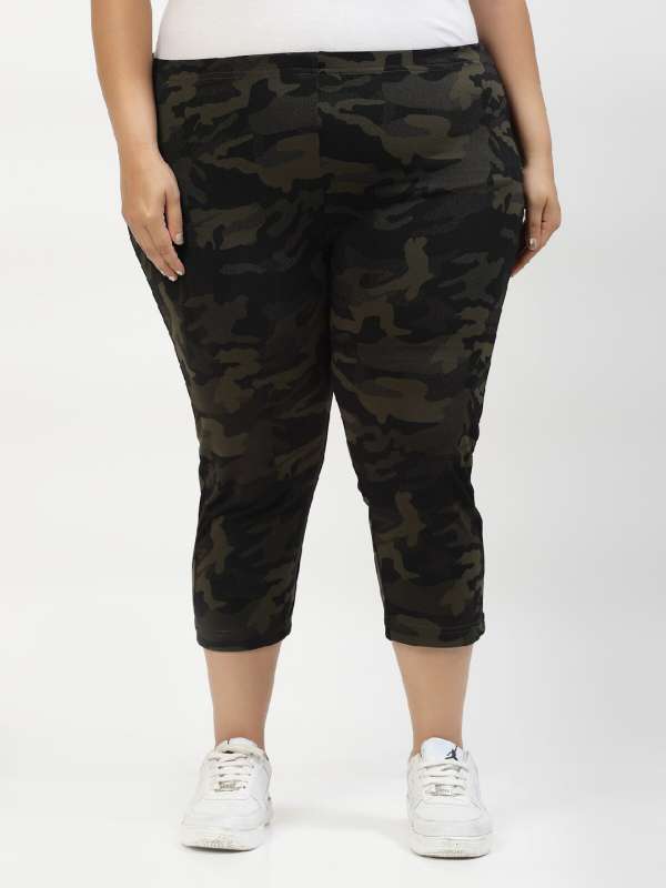 Plus size camouflage capris top