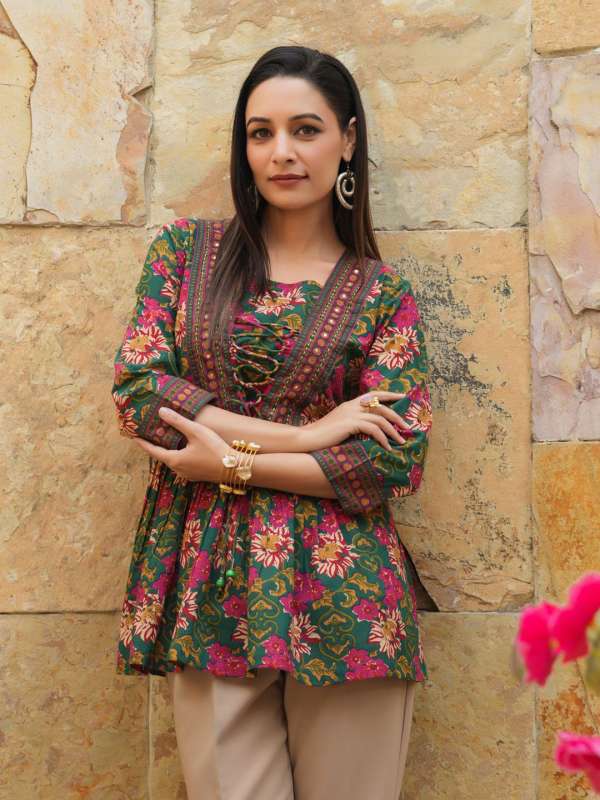 Ladies Tops Buy Trendy Tops For Women Online At Myntra
