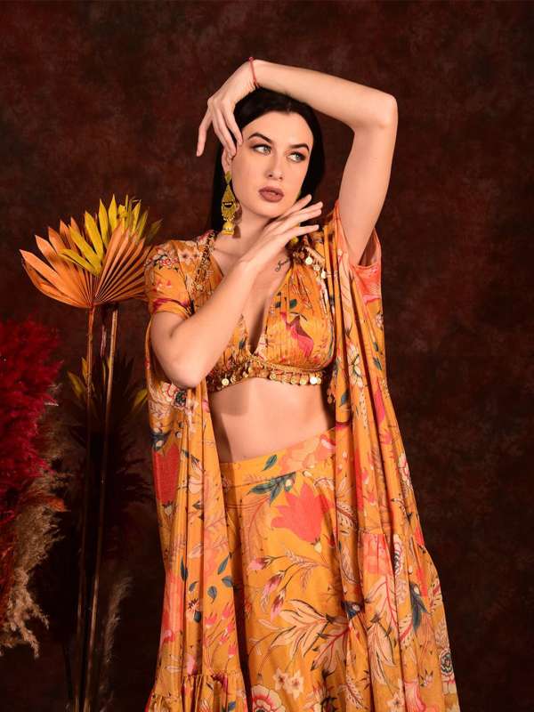 Crop top and lehenga skirt online myntra best sale