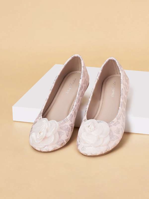 Ladies pink flats store