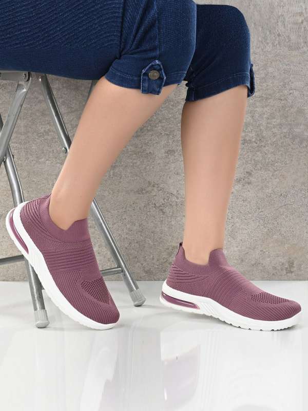 Peach color sneakers 2025