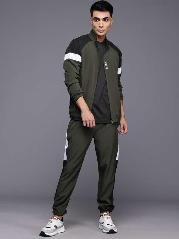 Olive green jogging suit deals