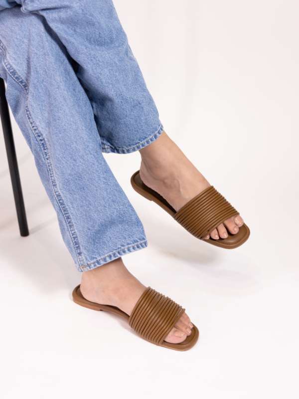 Cai footwear online 2025