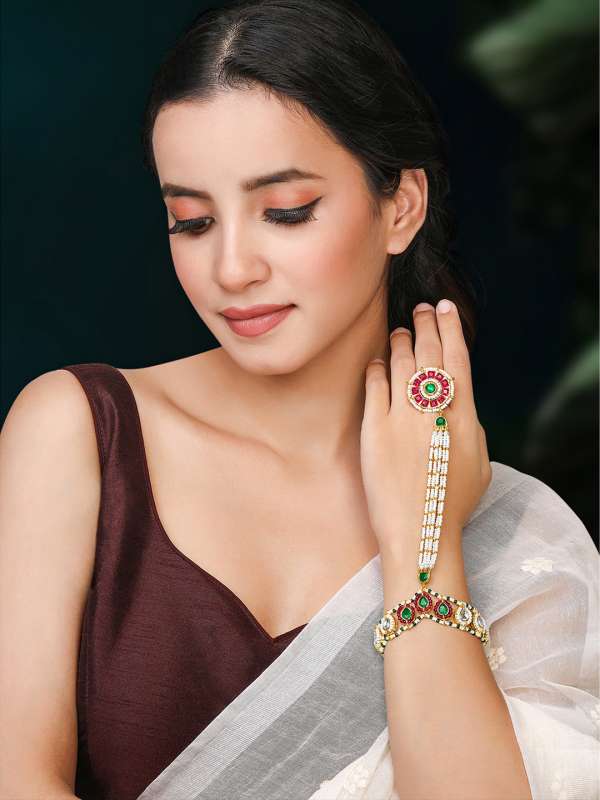 Kundan Bracelets Complete Your Navratri Look with Stunning Designs