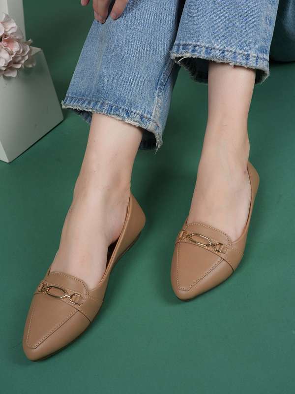 ballet flats in feet