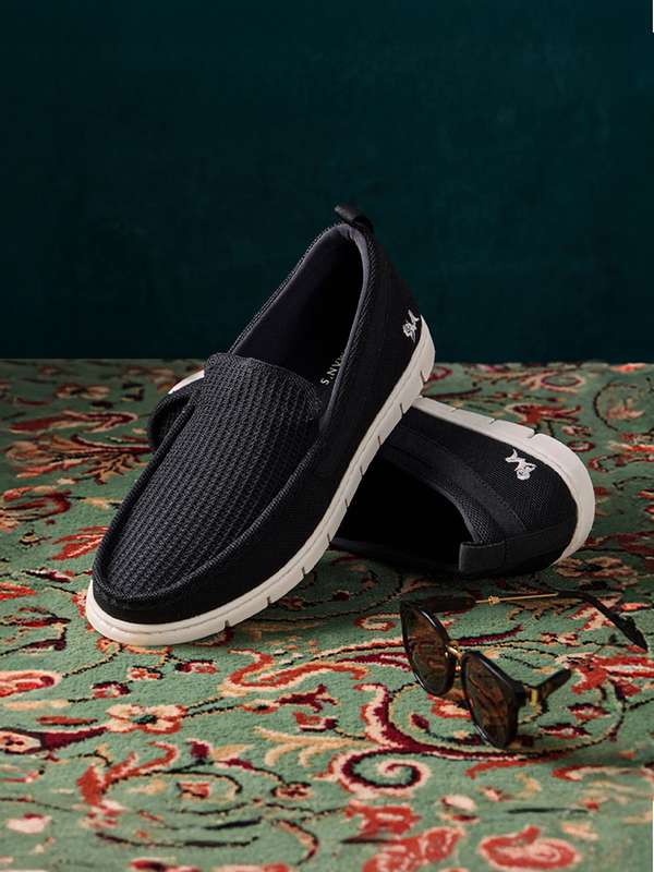 nike black loafers