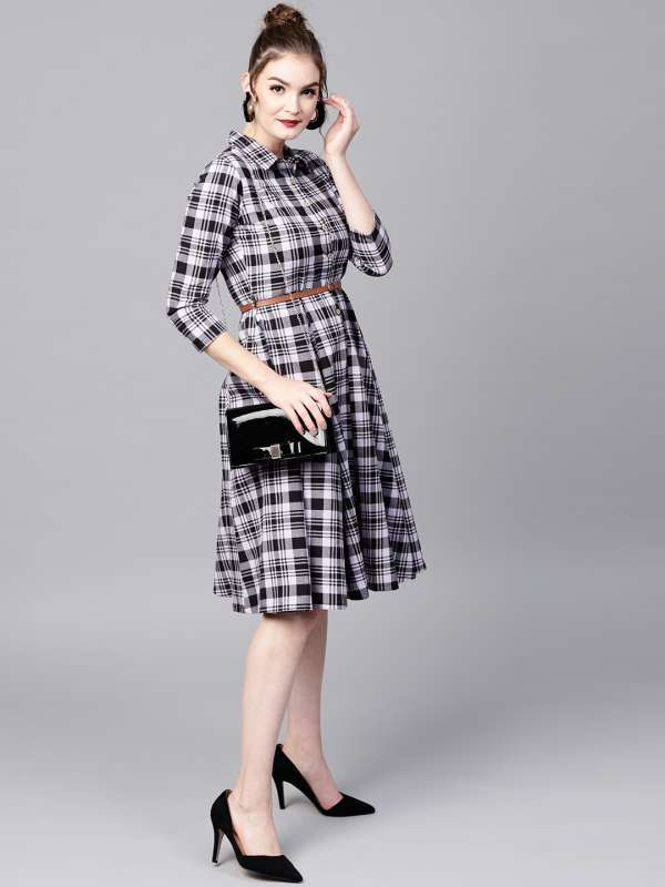 black dress online myntra