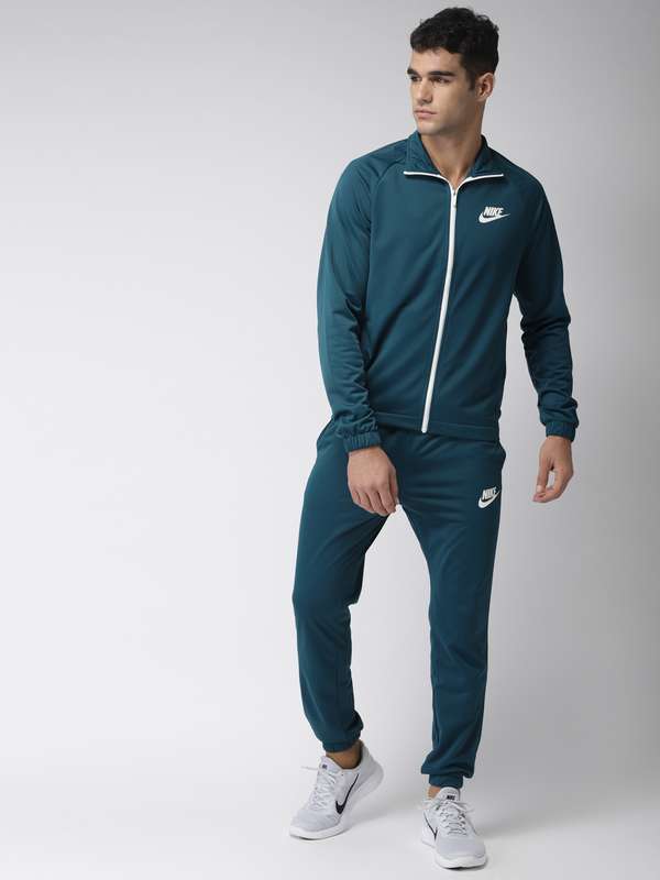 nike joggers myntra