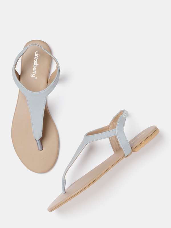 women's flat sandals on myntra