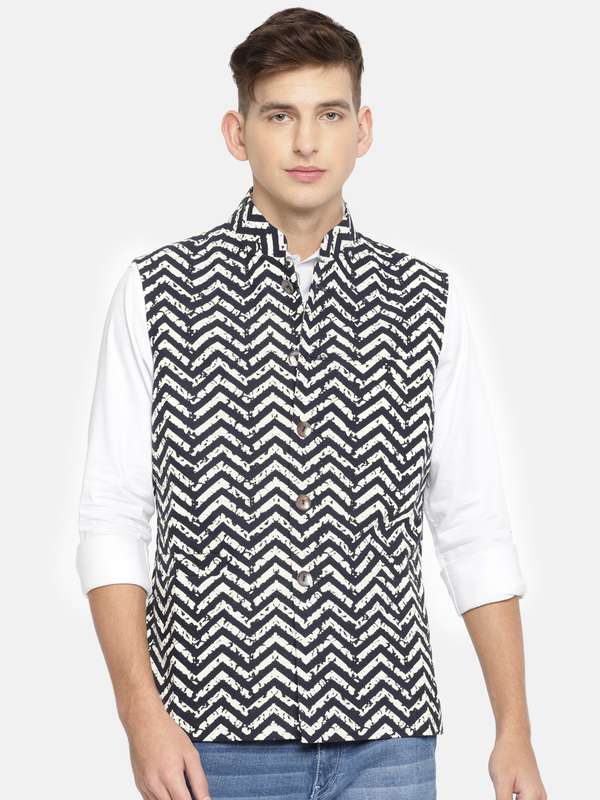 Rohit Bal Buy From Rohit Bal Fashion Collection Online Myntra The store evokes a sense of grungy grandeur, and the gold and mirror and jaali work seem refined and edgy simultaneously. rohit bal fashion collection online