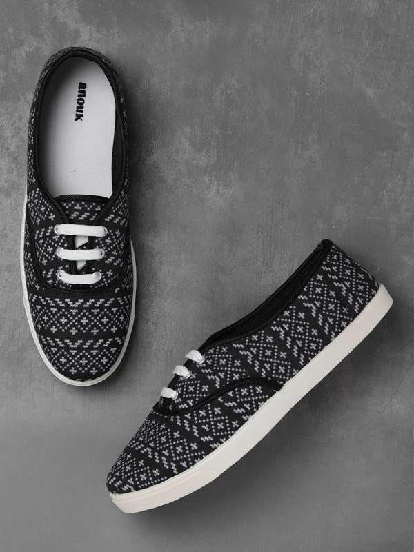 white casual shoes under 500