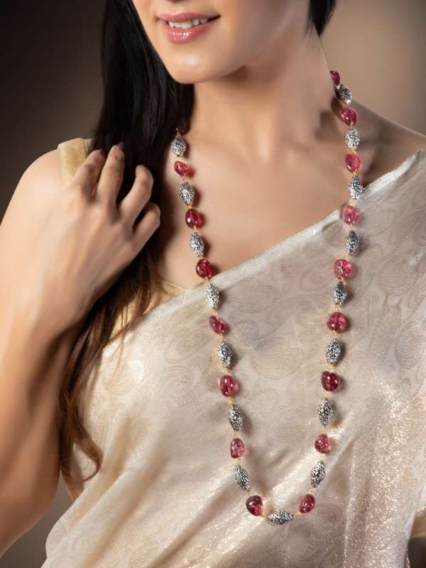 Handicraft necklace shop