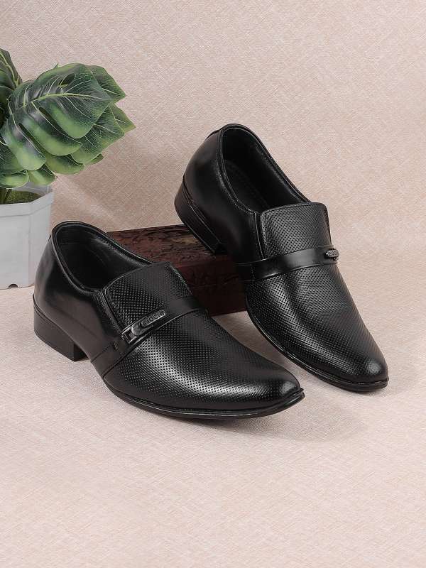Myntra mochi shoes store