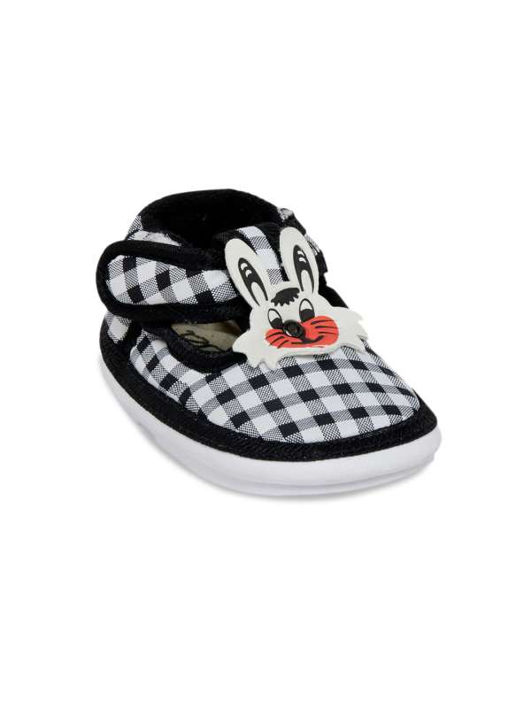 White shoes below 300 rupees top