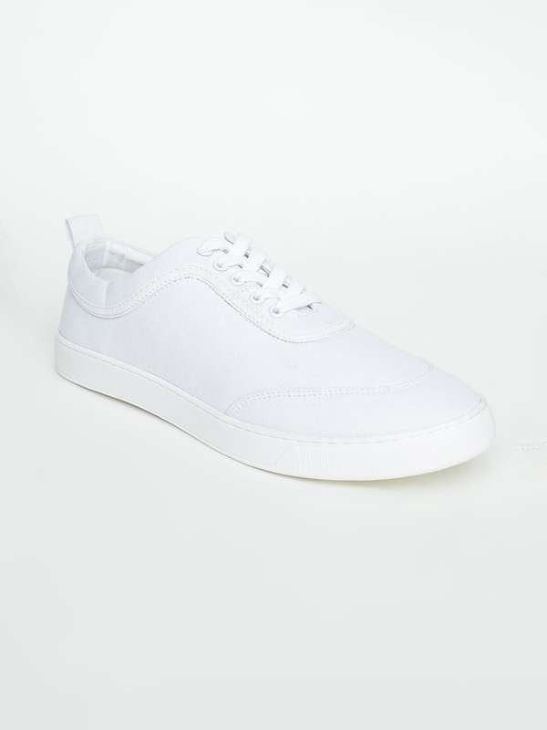 sneakers for men myntra