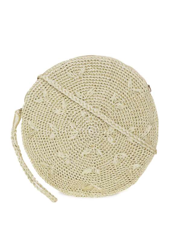 Round sling deals bag myntra