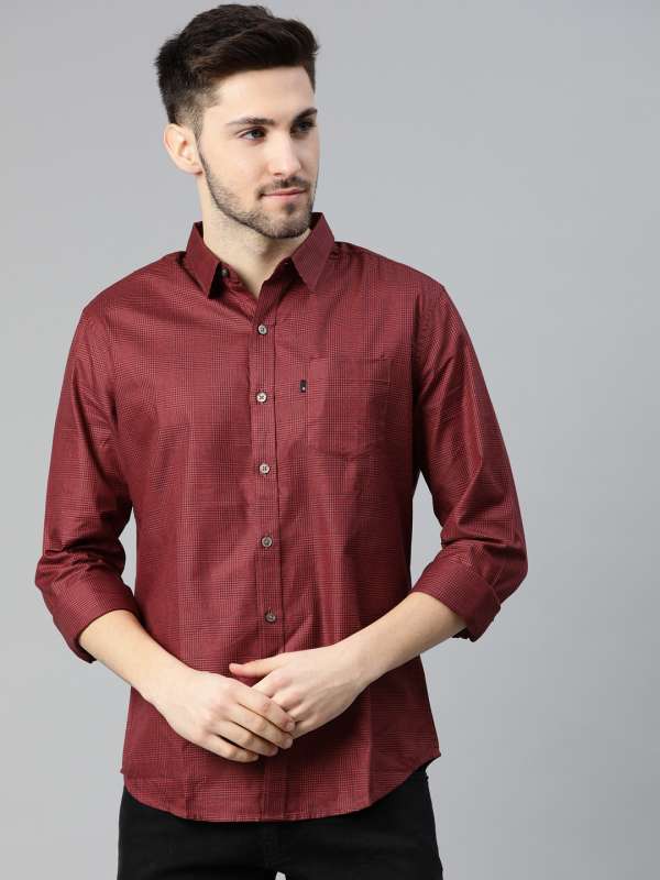 levis maroon shirt