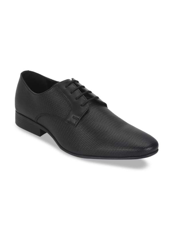 red tape formal shoes in black colour
