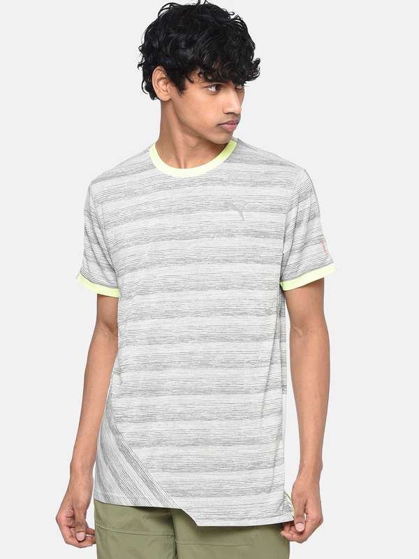 Supreme t shirt myntra clearance