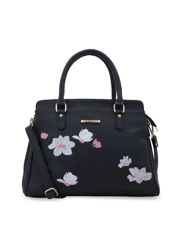 Black handbag myntra clearance