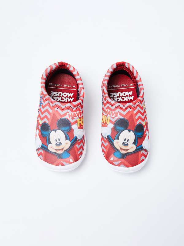 sports shoes below 200 rupees