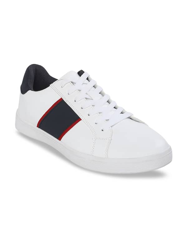 bond street by red tape casual shoes