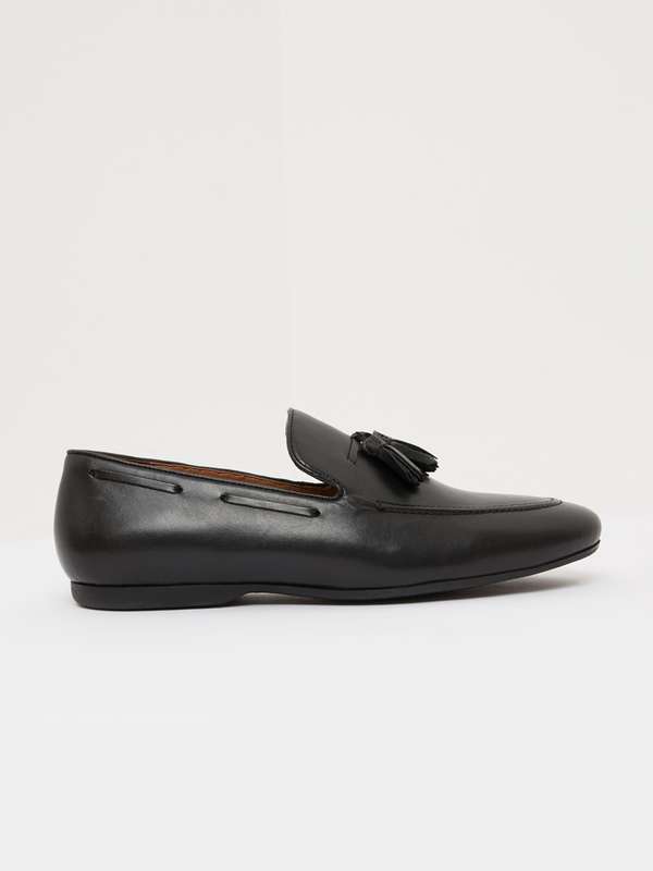 loafer shoes myntra
