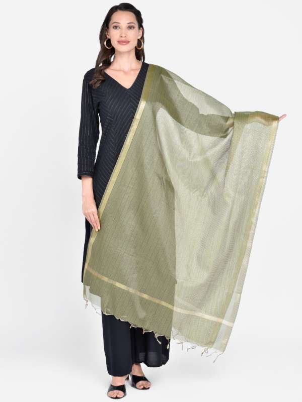 grey leggings and dupatta